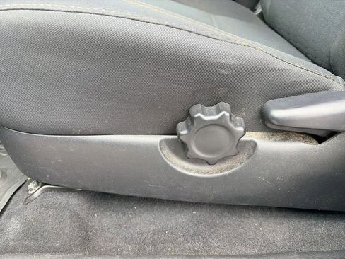 Used 2018 Toyota Tacoma SR5 RWD image 15