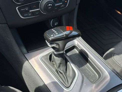 Used 2022 Dodge Charger SXT RWD image 16