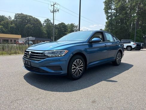 Used 2020 Volkswagen Jetta SE w/ SE Cold Weather Package FWD image 2