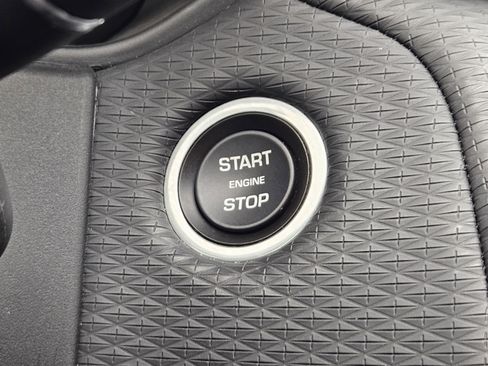 Used 2020 Land Rover Range Rover Velar R-Dynamic S image 22