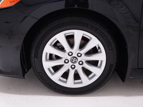 Used 2020 Toyota Camry LE image 9