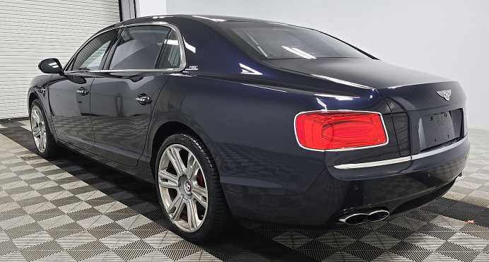 Used 2018 Bentley Flying Spur S V8 AWD/4WD image 3