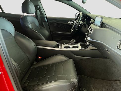 Used 2022 Kia Stinger GT2 image 29