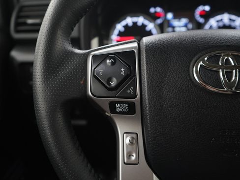 Used 2022 Toyota 4Runner Limited AWD/4WD image 25