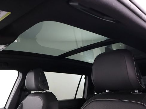 Used 2023 Volkswagen Tiguan SE R-Line FWD image 37