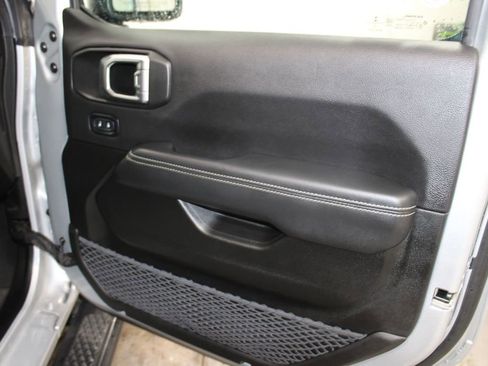 Used 2023 Jeep Gladiator Overland image 27