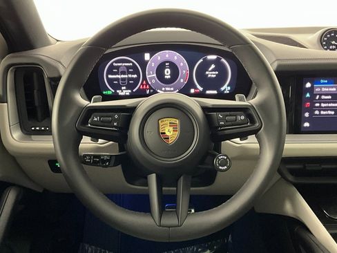 Used 2025 Porsche Cayenne S image 13