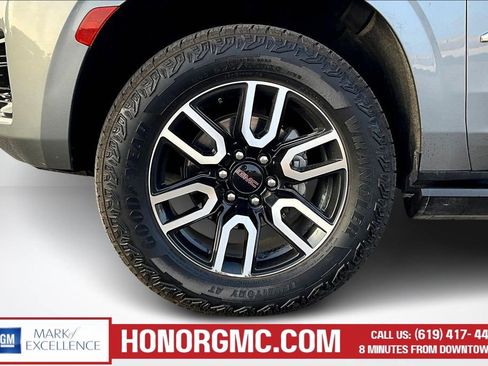Used 2023 GMC Yukon XL AT4 w/ Technology Package AWD/4WD image 32