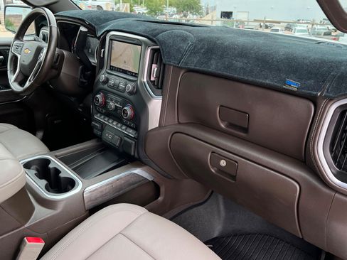 Used 2021 Chevrolet Silverado 1500 LTZ w/ Technology Package AWD/4WD image 23