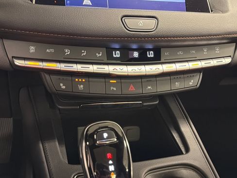 Used 2023 Cadillac XT4 Premium Luxury FWD image 39