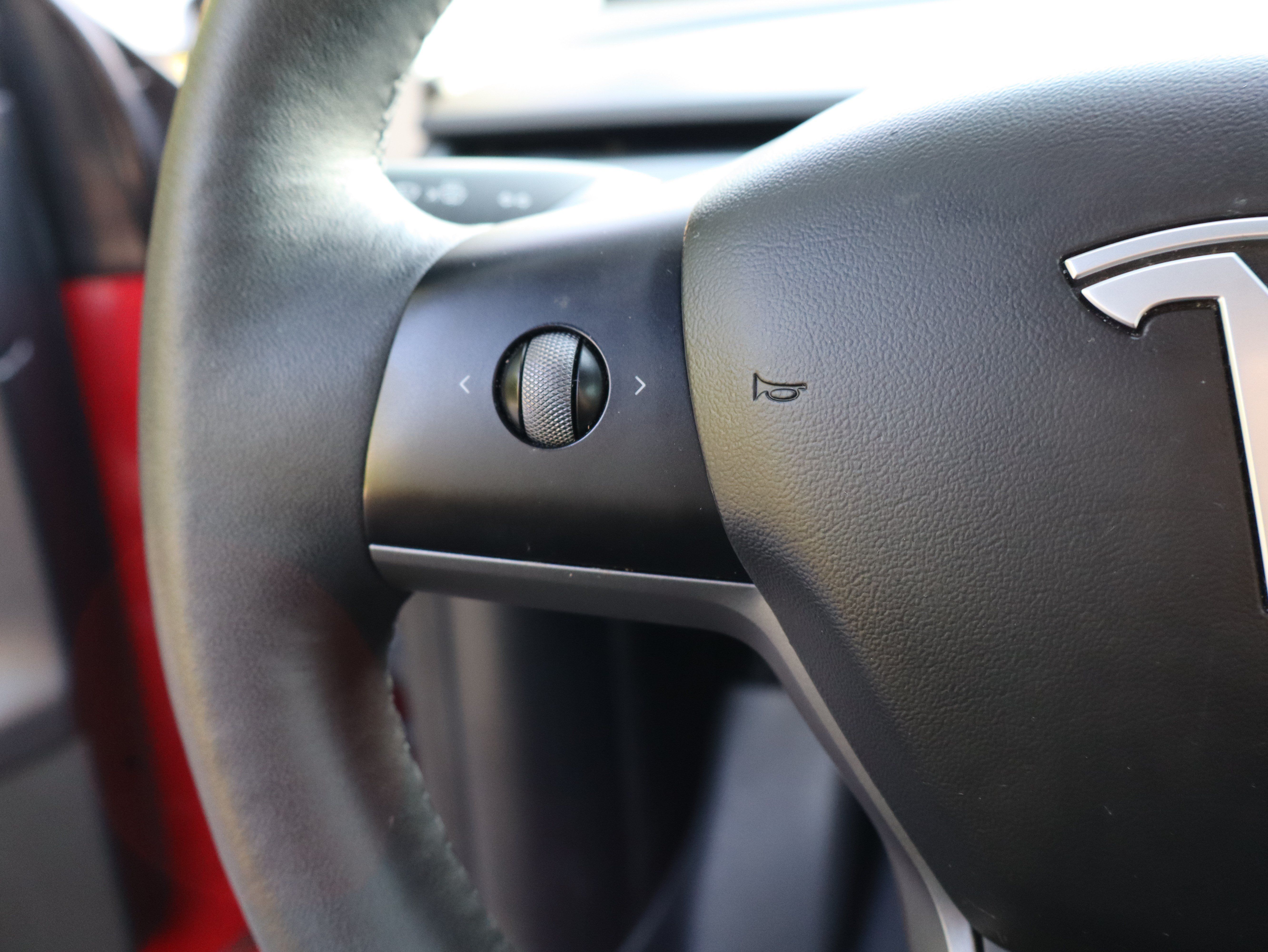 Used 2021 Tesla Model Y Long Range AWD/4WD image 25