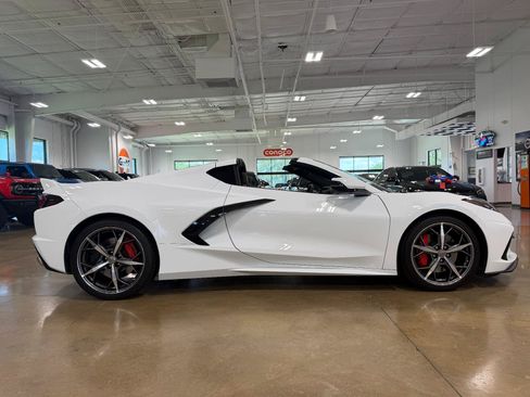 Used 2021 Chevrolet Corvette Stingray Preferred Cpe w/ Z51 Performance Package RWD image 4