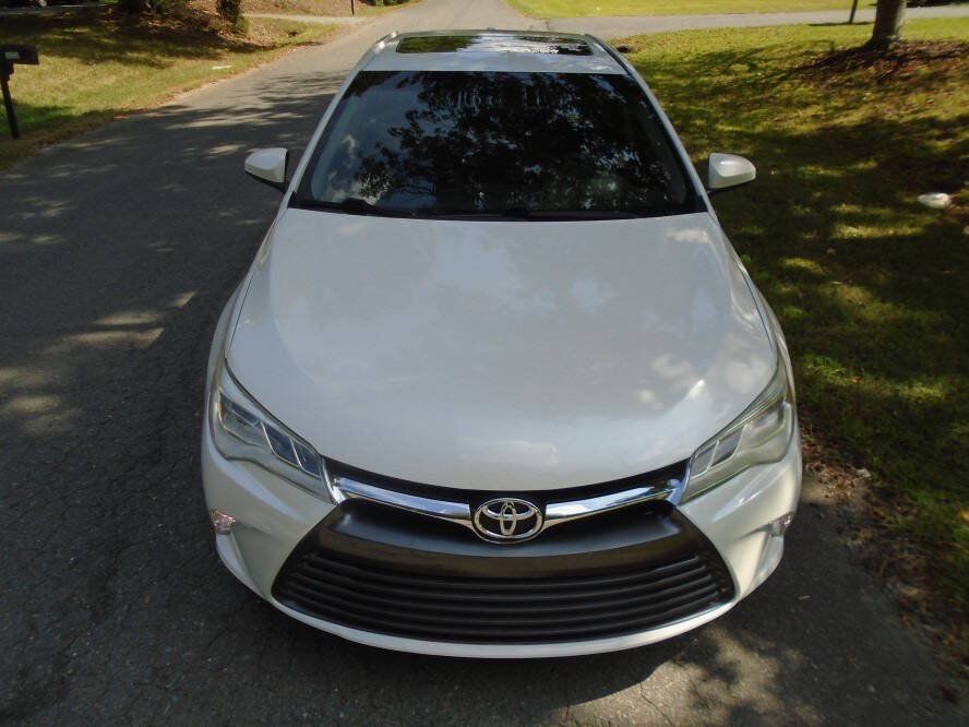 Used 2016 Toyota Camry XLE FWD image 2