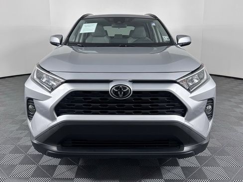 Used 2019 Toyota RAV4 XLE Premium image 3