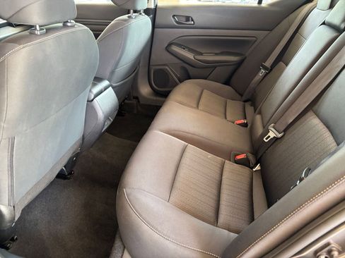 Used 2025 Nissan Altima 2.5 SV FWD image 24