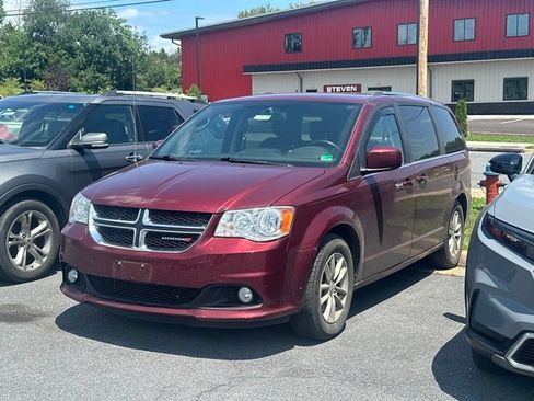 Used 2019 Dodge Grand Caravan SXT FWD image 1