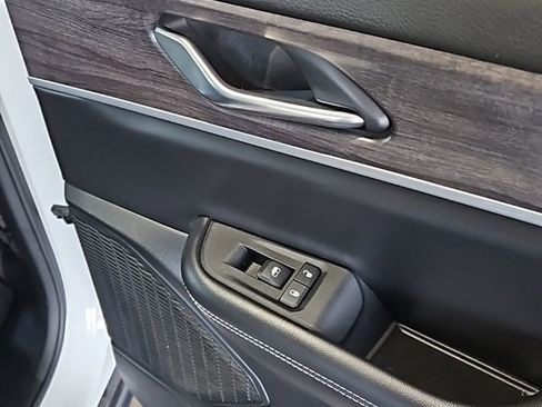 Used 2024 Jeep Grand Cherokee Limited image 16