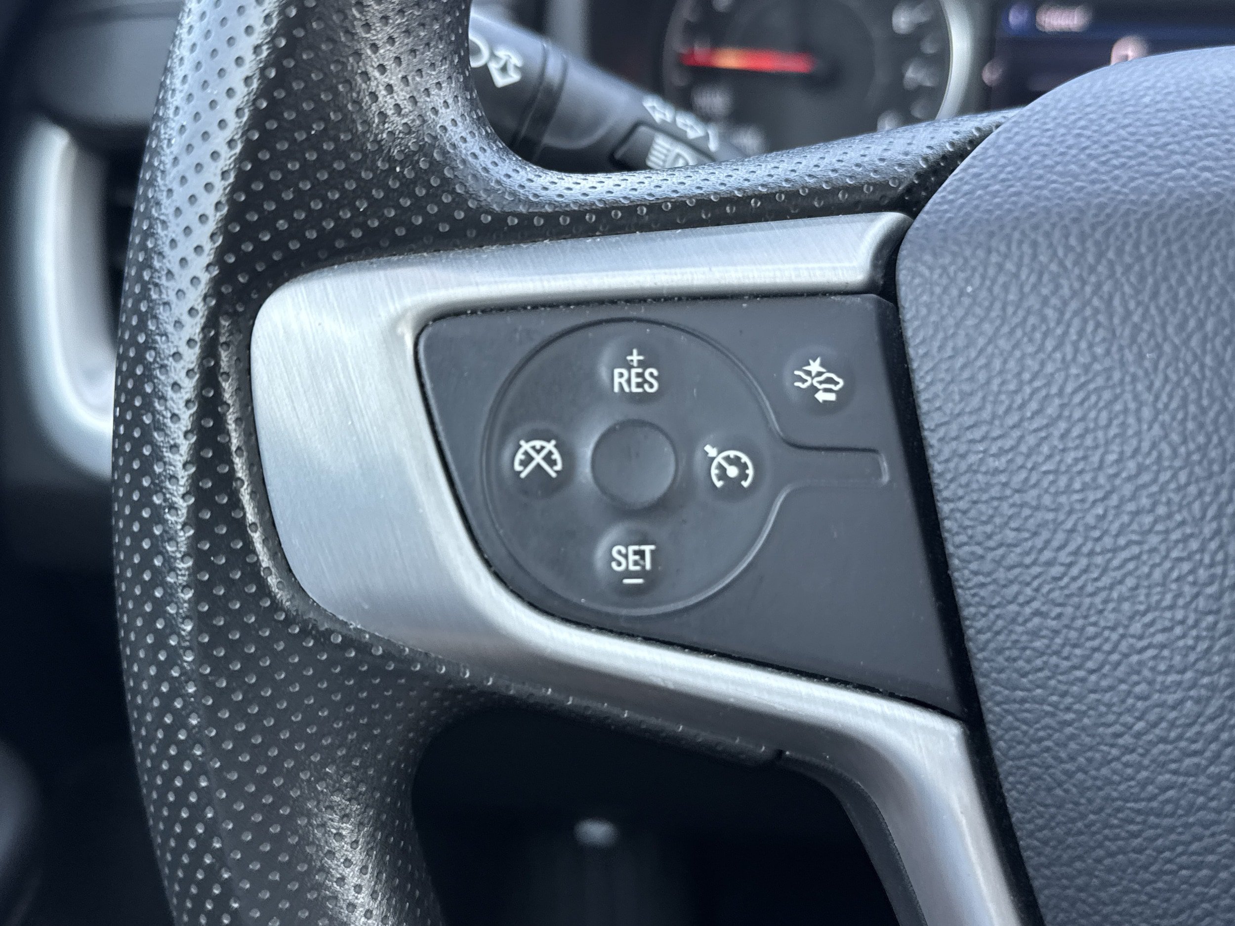 Used 2024 GMC Terrain SLE FWD image 30