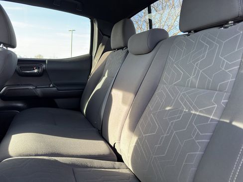 Used 2019 Toyota Tacoma TRD Off-Road image 8