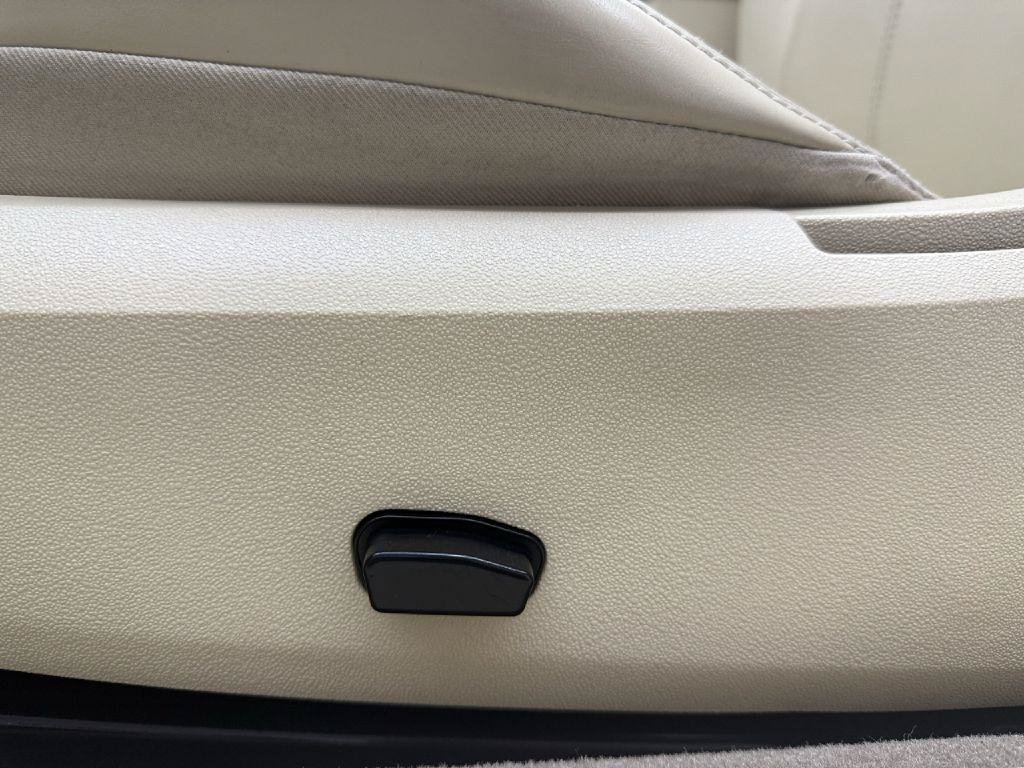 Used 2010 Chrysler Sebring Limited FWD image 13