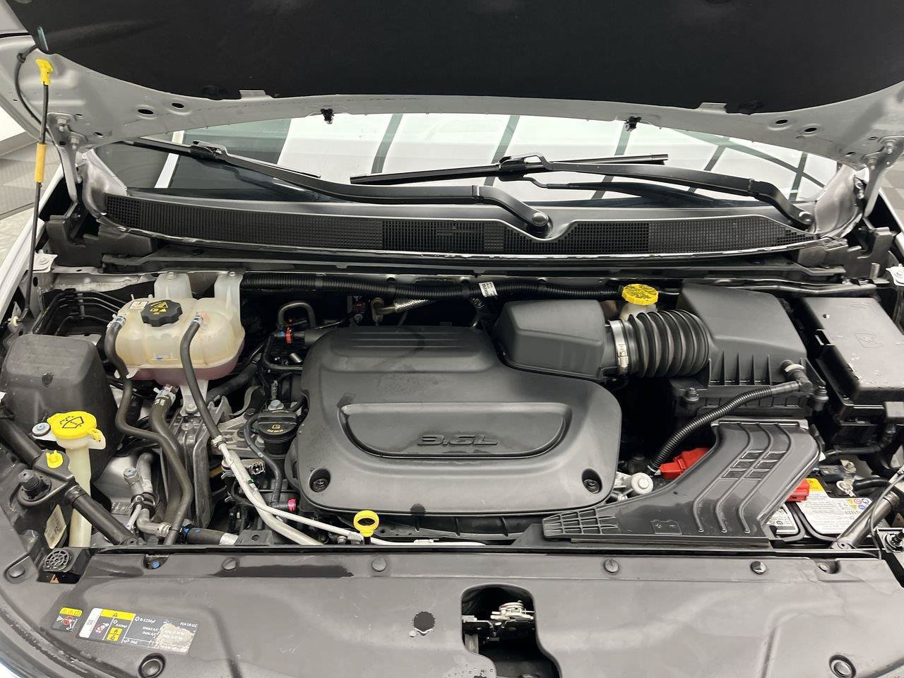 Used 2024 Chrysler Pacifica Touring-L FWD image 27