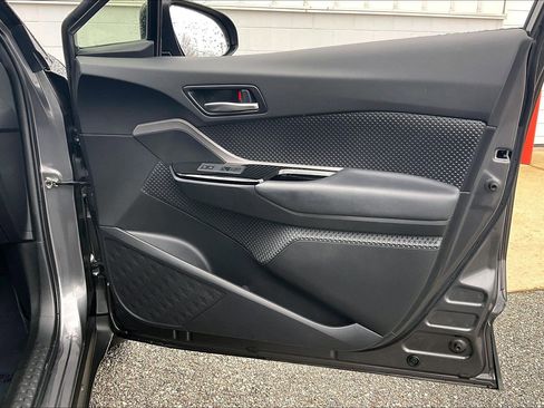 Used 2022 Toyota C-HR Nightshade image 28