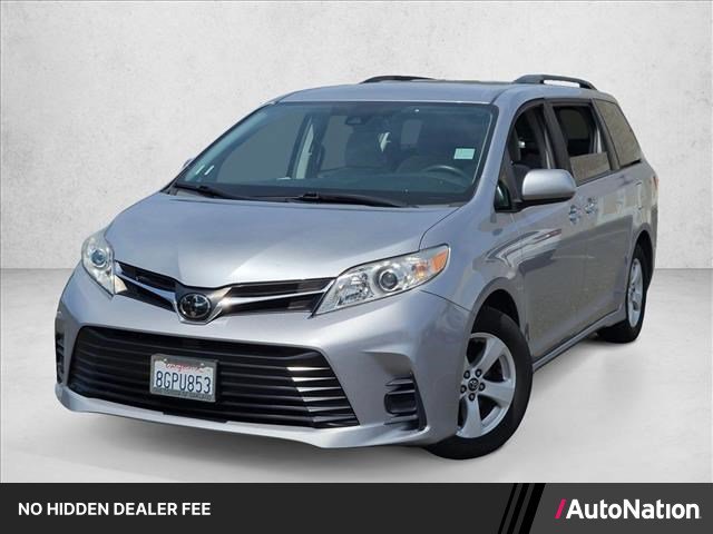 Used 2018 Toyota Sienna LE w/ Carpet Mat Package FWD image 1