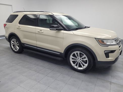 Used 2018 Ford Explorer XLT w/ Equipment Group 202A FWD image 11