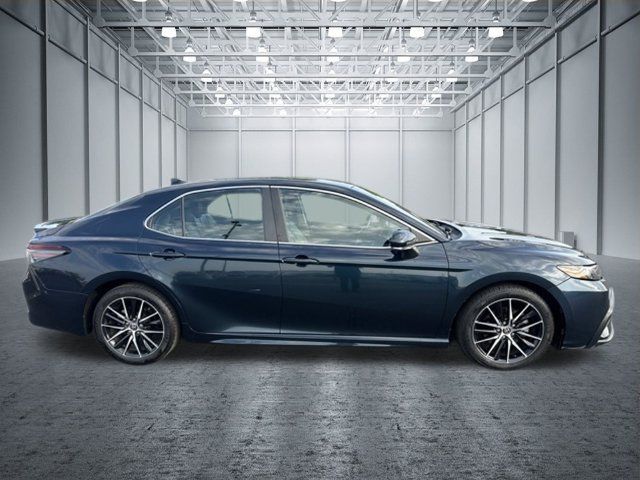 Used 2021 Toyota Camry SE FWD image 6