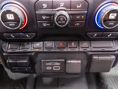 Used 2019 Chevrolet Silverado 1500 LT AWD/4WD image 23