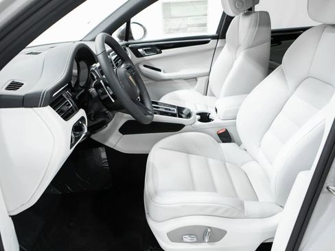 New 2026 Porsche Macan Turbo image 16