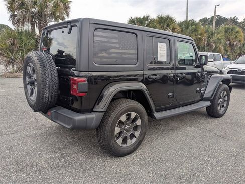 Used 2018 Jeep Wrangler Unlimited Sahara w/ Cold Weather Group image 4