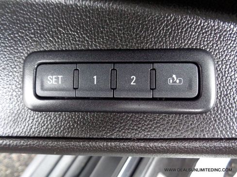 Used 2018 Chevrolet Suburban LT image 11