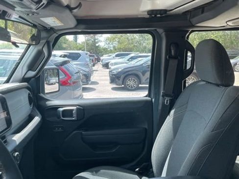 Used 2024 Jeep Wrangler Willys image 9