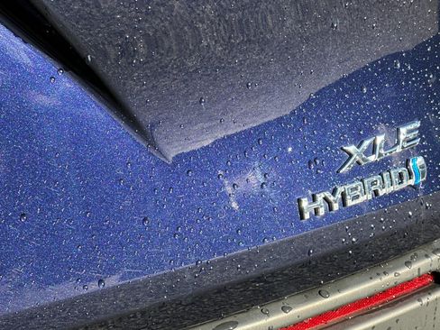 Used 2024 Toyota Sienna XLE image 28