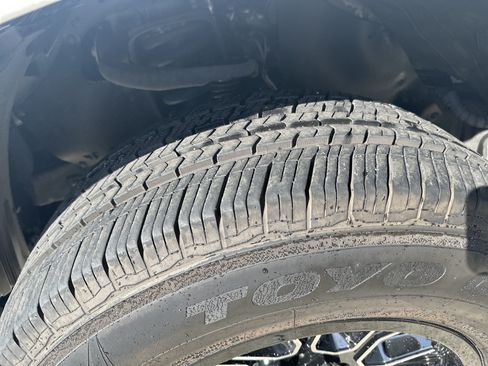 Used 2018 Toyota Tacoma SR w/ SR Convenience Package AWD/4WD image 30
