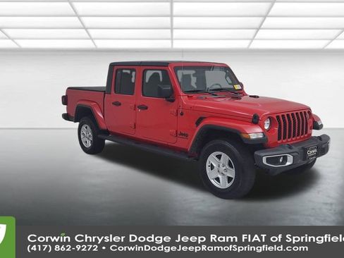 Used 2022 Jeep Gladiator Sport image 3