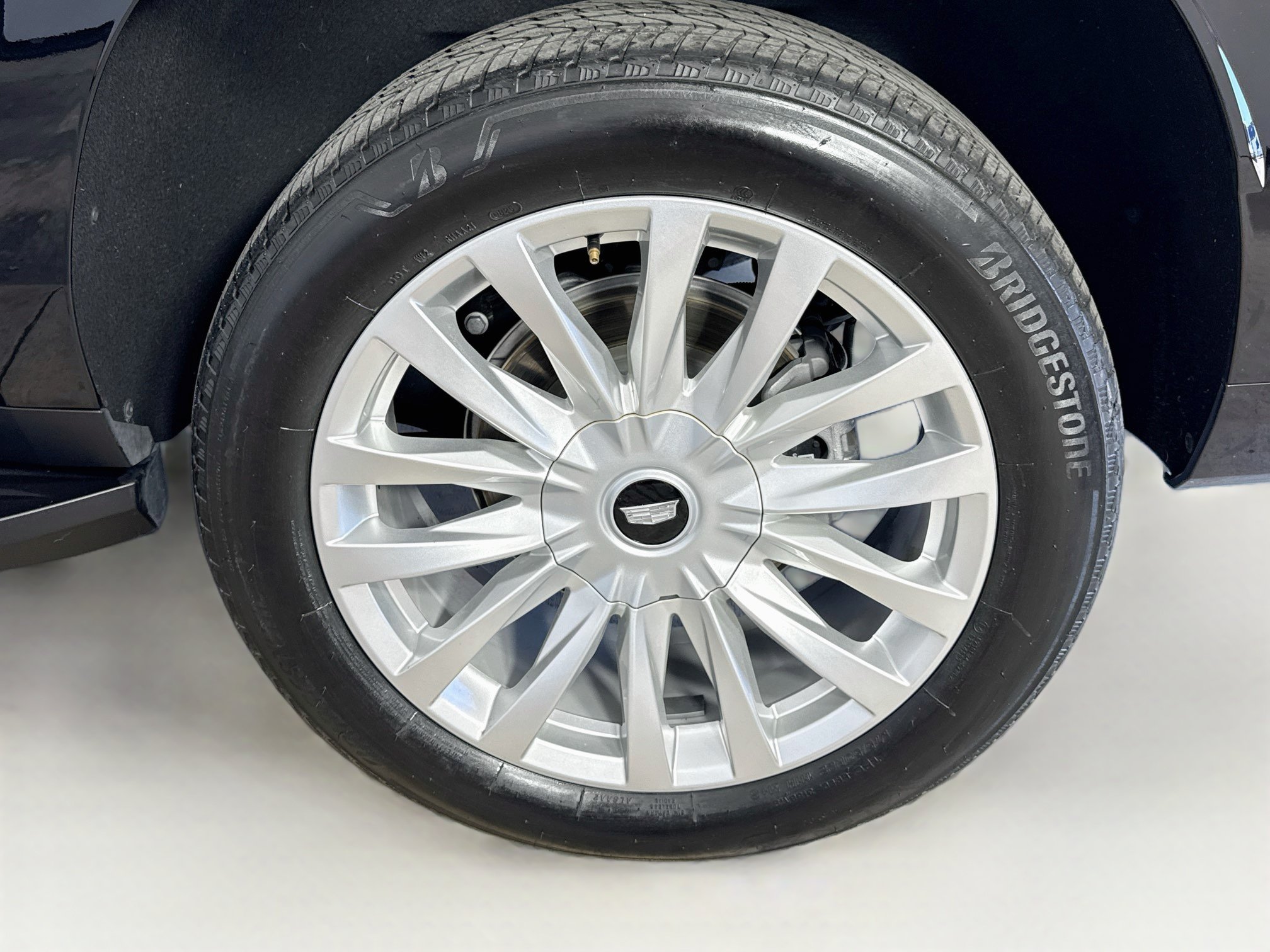 Used 2025 Cadillac Escalade ESV Luxury RWD image 34