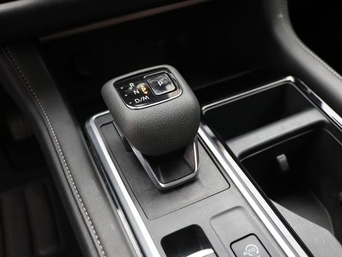 Used 2025 Nissan Pathfinder SV image 23