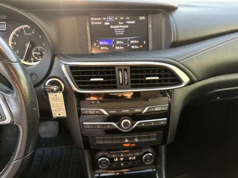 Used 2017 INFINITI QX30 image 26