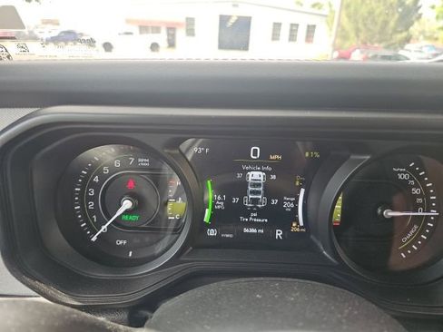 Used 2024 Jeep Wrangler Unlimited Sahara AWD/4WD image 12