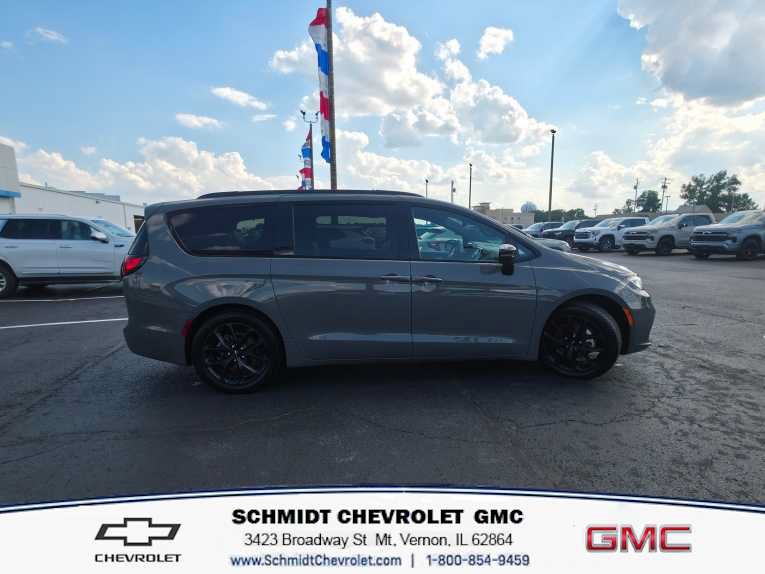 Used 2025 Chrysler Pacifica Limited FWD image 4