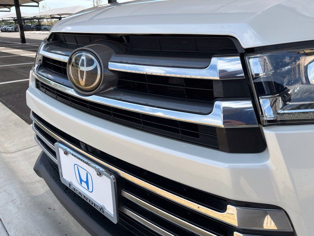 Used 2019 Toyota Highlander Limited Platinum AWD/4WD image 17