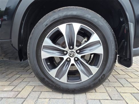 Certified 2022 Toyota Highlander XLE image 21