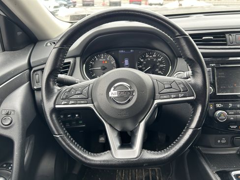 Used 2020 Nissan Rogue SV image 11