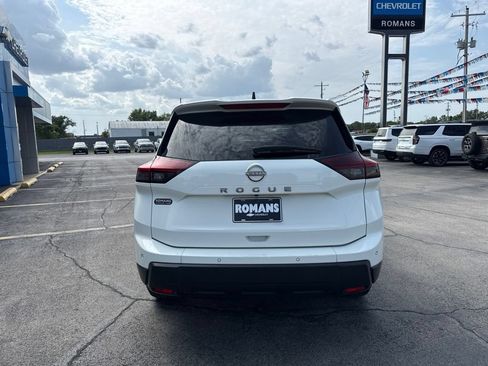 Used 2024 Nissan Rogue S FWD image 5