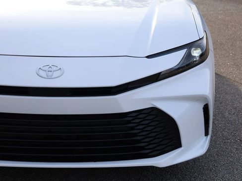 Used 2025 Toyota Camry LE image 15