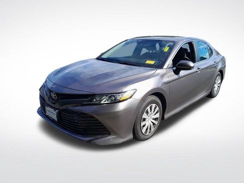 Used 2019 Toyota Camry LE FWD image 3