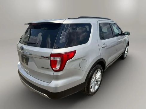 Used 2016 Ford Explorer XLT w/ Equipment Group 202A FWD image 8