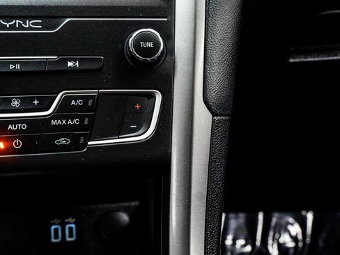 Used 2019 Ford Fusion SE image 23